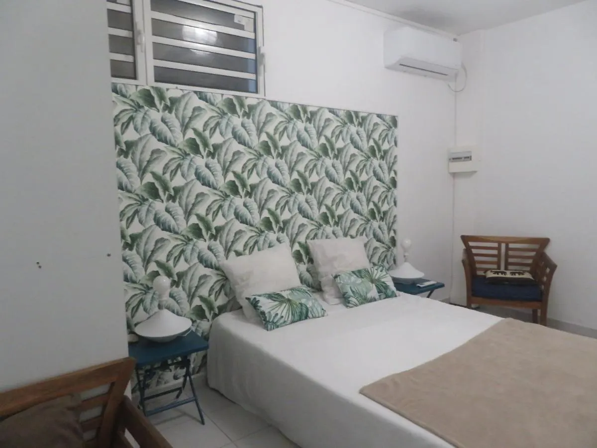 Azur-Salines : Appartement Residentiel …La Plage De Kite Surf A Vos Pieds Le Gosier  Guadeloupe